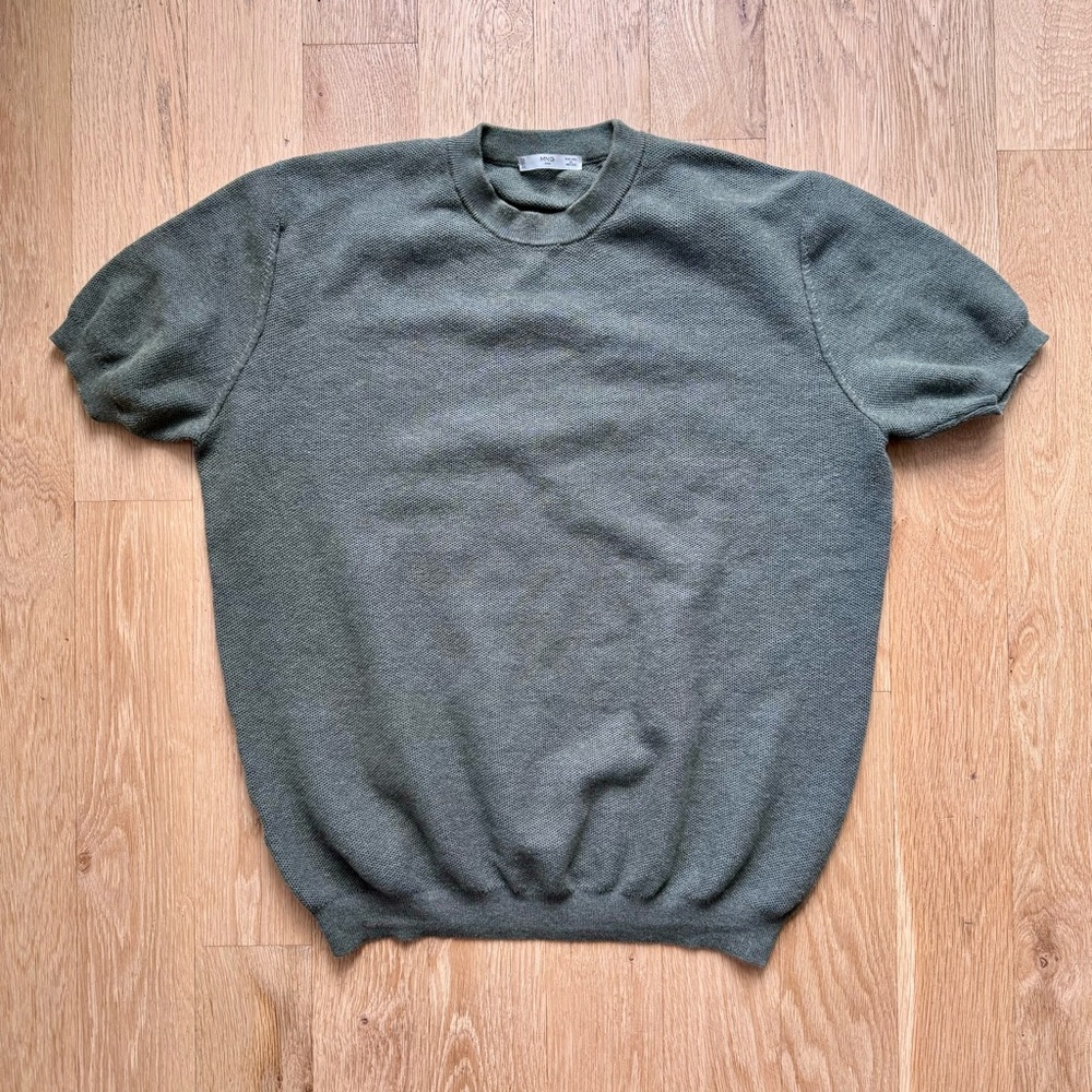 Mango short-sleeve knit shirt. Olive-ish green color. Size: XL